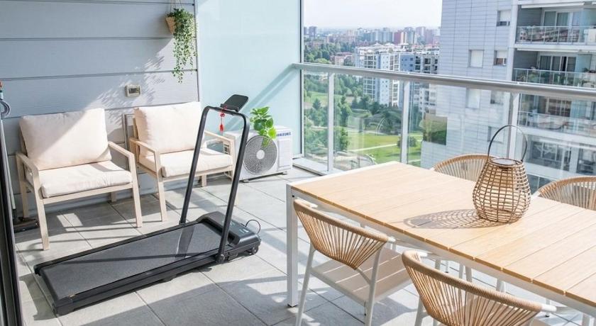 Panoramic terrace 16th floor Private Parking