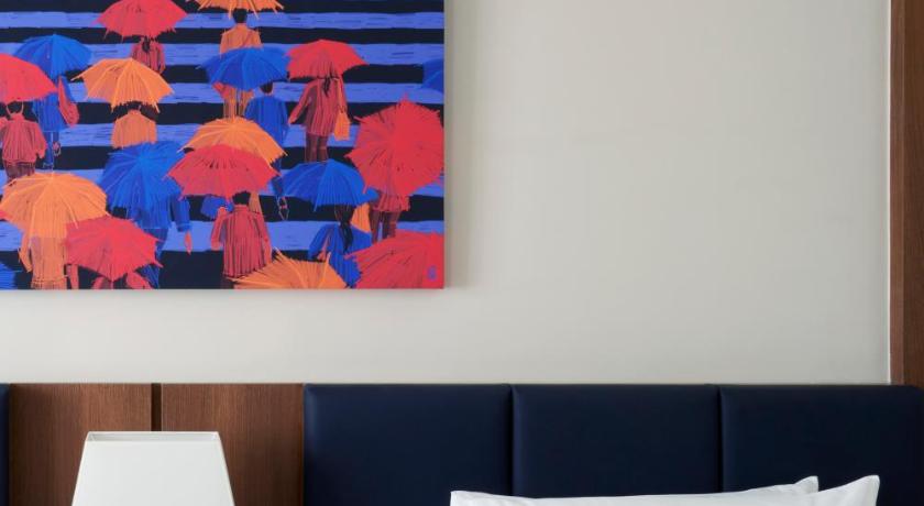Image of 2 Single Beds, Standard Room With Lounge Access 12