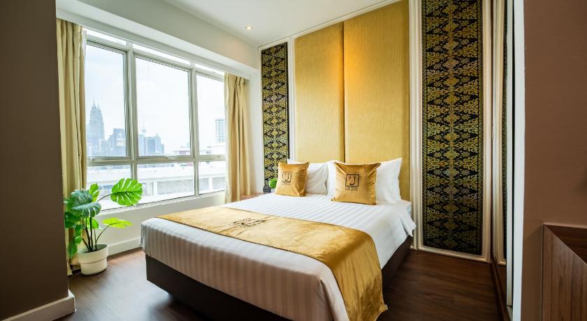 Image of Deluxe Queen Room 0