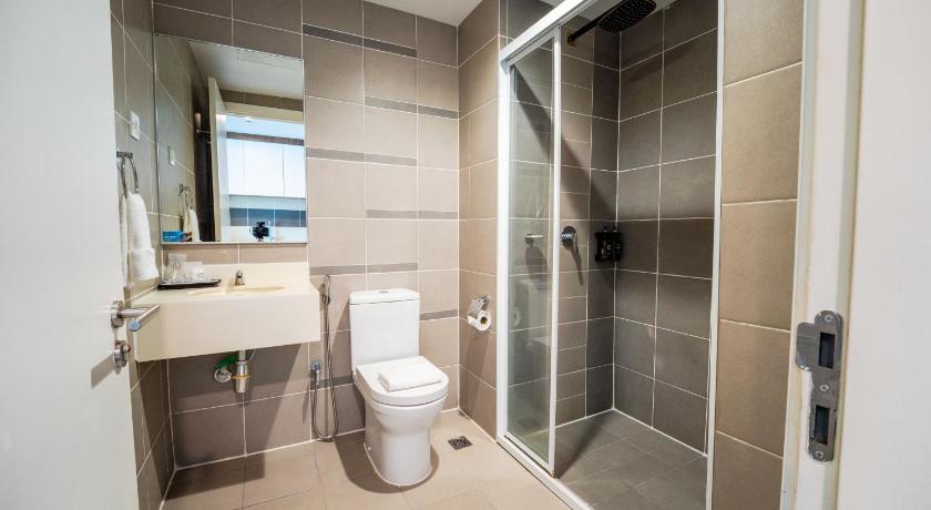 Image of Deluxe Queen Room 13