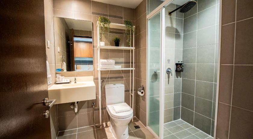 Image of Deluxe Queen Room 11