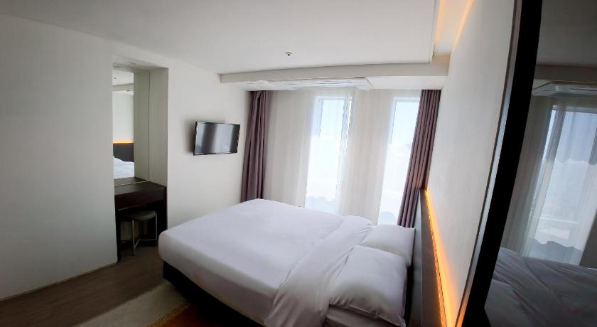 Image of Low Floor Suite 15
