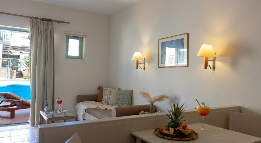 Image of Superior Double Room with Garden View and Sharing Pool 1