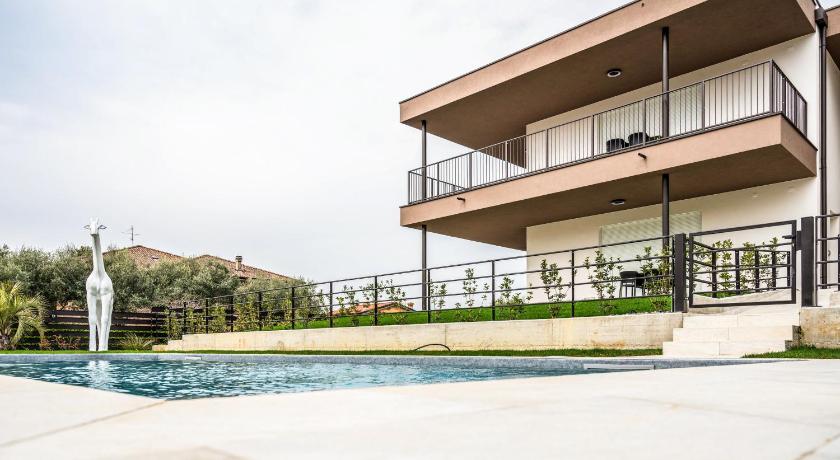 Ariom Apartments