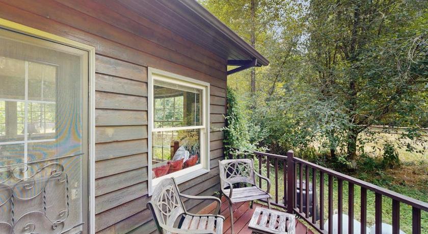モララ (OR) Tranquil landscape with riverside firepit gas grill gas fireplace and deck 3つ星 宿泊施設 客室