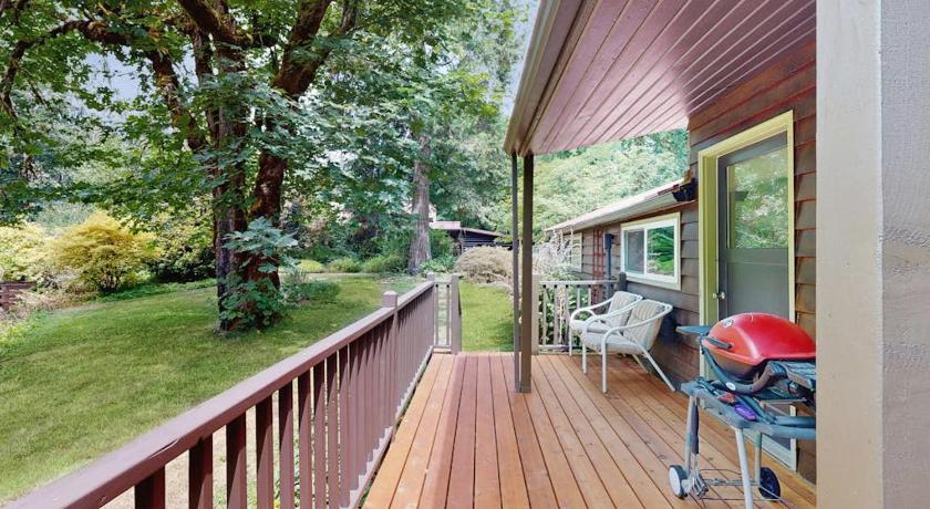 モララ (OR) Tranquil landscape with riverside firepit gas grill gas fireplace and deck 3つ星 宿泊施設 眺望