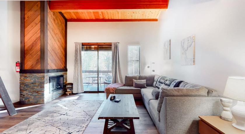 特拉基 (CA) Lofted Mountain Escape with Free WiFi Shared Pool & Hot Tub Golf & Skiing Nearby 4星级 住宿 客房