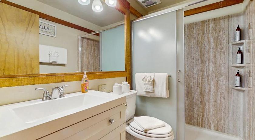 トラッキー (CA) Comfortable condo with a loft gas fireplace pool & fitness room at rec center 3つ星 宿泊施設 スイート