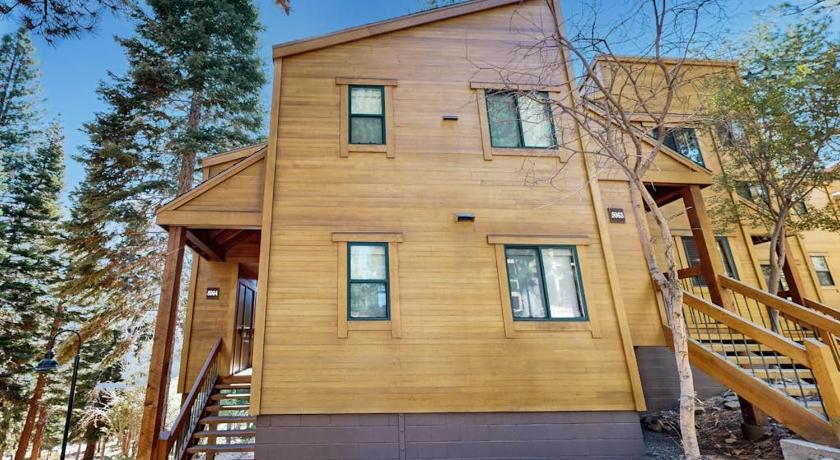 트러키 (CA) Luxury Northstar condo with new appliances two decks and shared pool 4성급 숙소 부대시설