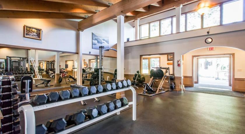 트러키 (CA) Cozy mountain condo with shared pool & hot tub access balcony and skiing nearby 4성급 숙소 외관