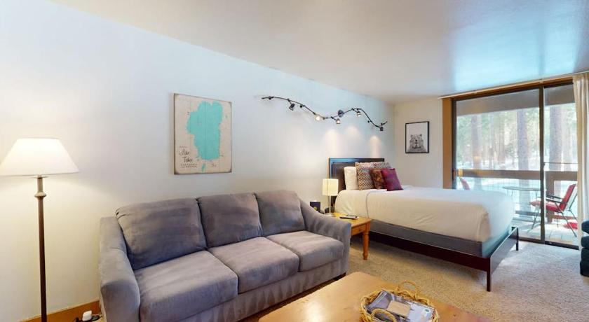 特拉基 (CA) Bright studio with access to hot tub & pools - near the slopes 3星级 住宿 客房