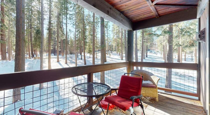 特拉基 (CA) Bright studio with access to hot tub & pools - near the slopes 3星级 住宿 泳池