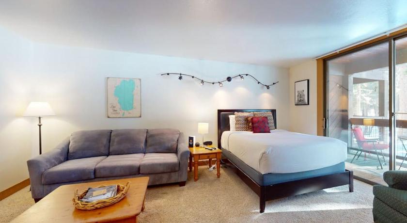 特拉基 (CA) Bright studio with access to hot tub & pools - near the slopes 3星级 住宿 客房