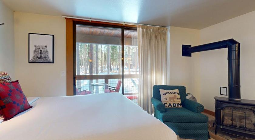 特拉基 (CA) Bright studio with access to hot tub & pools - near the slopes 3星级 住宿 大堂