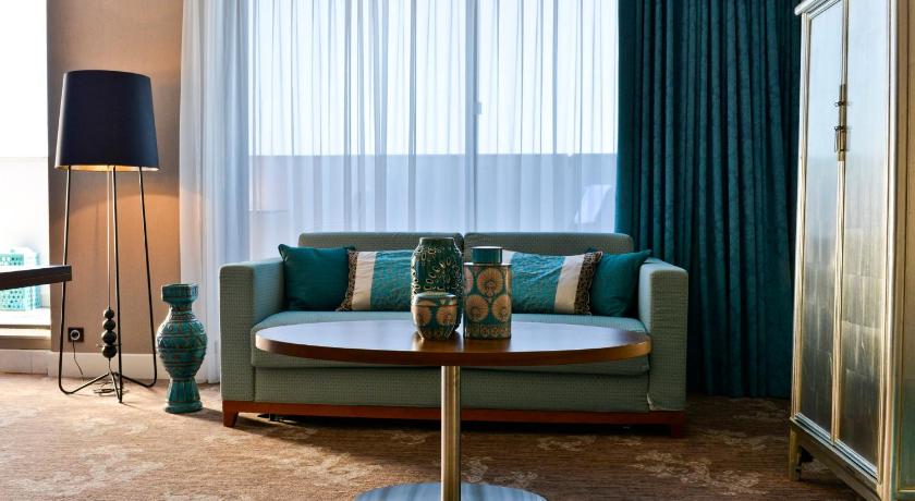 Image of 1 King Bed 2 Single Beds 2 Bedroom Suite 3