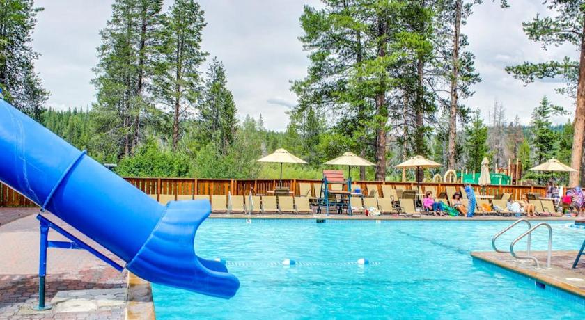트러키 (CA) Ski-in-ski-out condo with pool hot tub sauna & breathtaking views - dog-friendly 4성급 숙소 로비