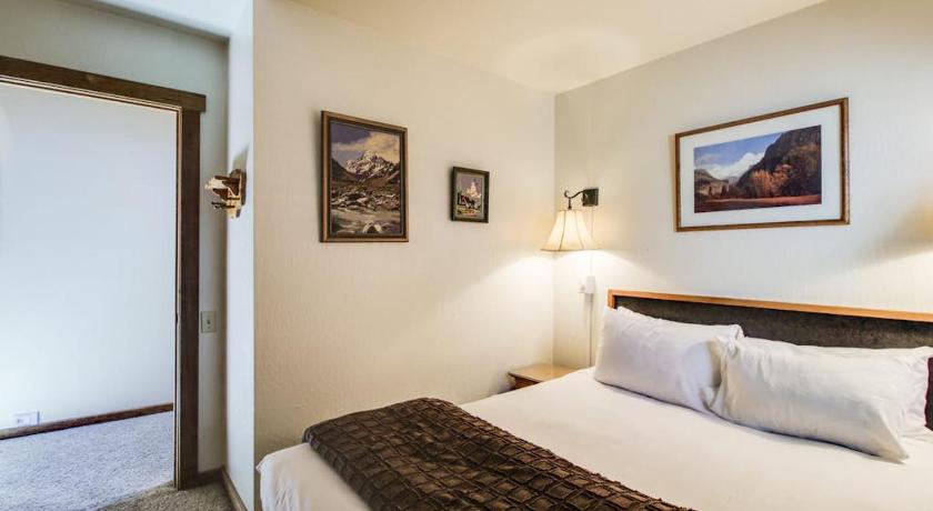 트러키 (CA) Ski-in-ski-out condo with pool hot tub sauna & breathtaking views - dog-friendly 4성급 숙소 로비