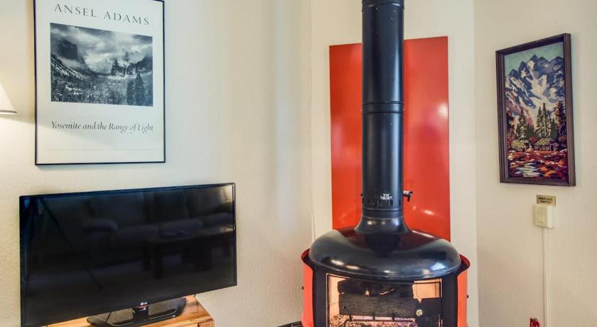 트러키 (CA) Ski-in-ski-out condo with pool hot tub sauna & breathtaking views - dog-friendly 4성급 숙소 부대시설
