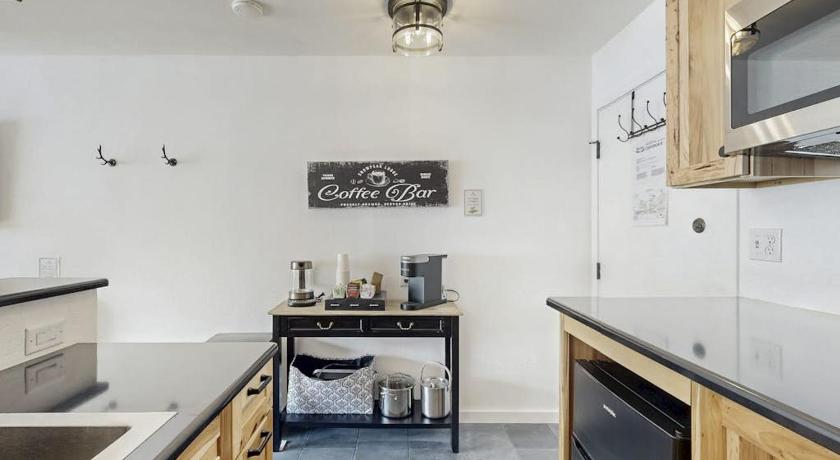 트러키 (CA) Cozy studio condo with kitchenette deck WiFi & nearby activities 3성급 숙소 외관
