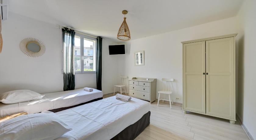 Image of Family Suite with Garden View 4