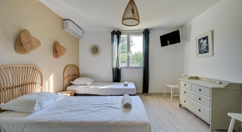 Image of Family Suite with Garden View 10