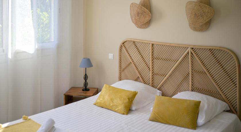 Image of Family Suite with Garden View 14