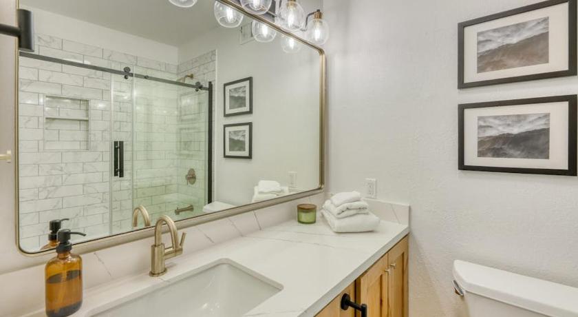 インクライン・ビレッジ Charming condo near the lake with grill full kitchen & W&D 3つ星 宿泊施設 外観