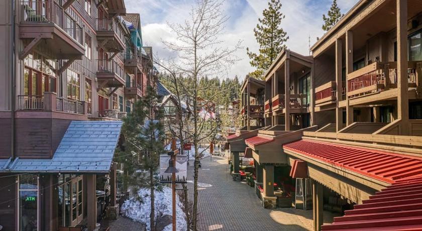 特拉基 (CA) Rustic suite in the heart of Northstar - easy access to lifts & hiking 3星级 住宿 大堂