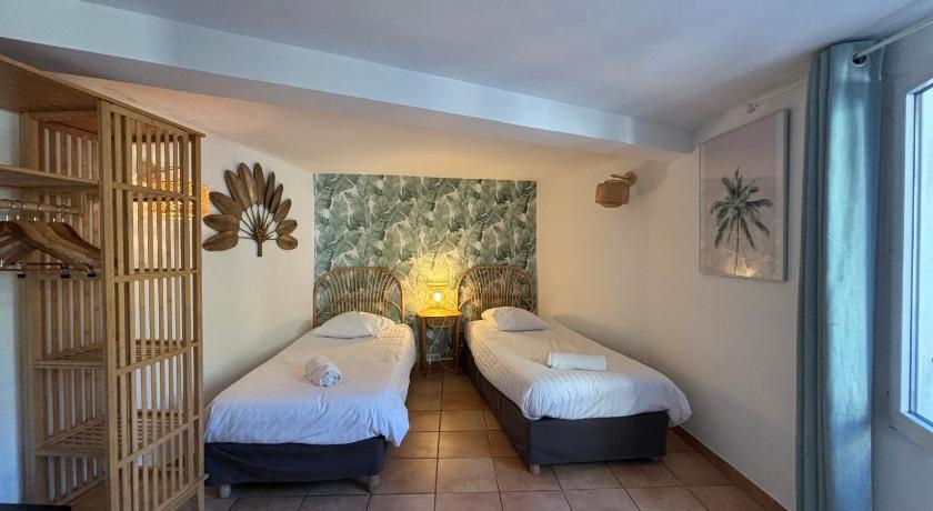 Image of Family Suite with Garden View 8
