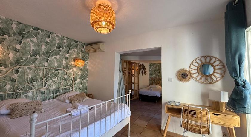 Image of Family Suite with Garden View 5