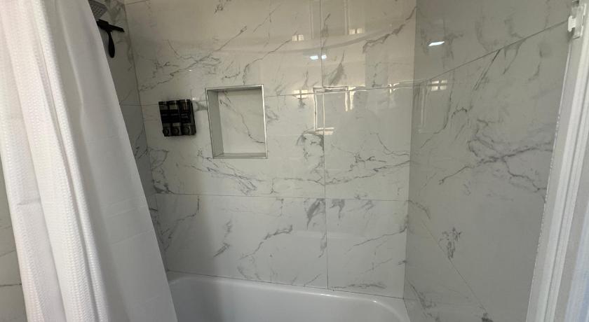 어빙턴 (NJ) King Bed Near EWR Airport Smart TV Room 2 2성급 숙소 수영장