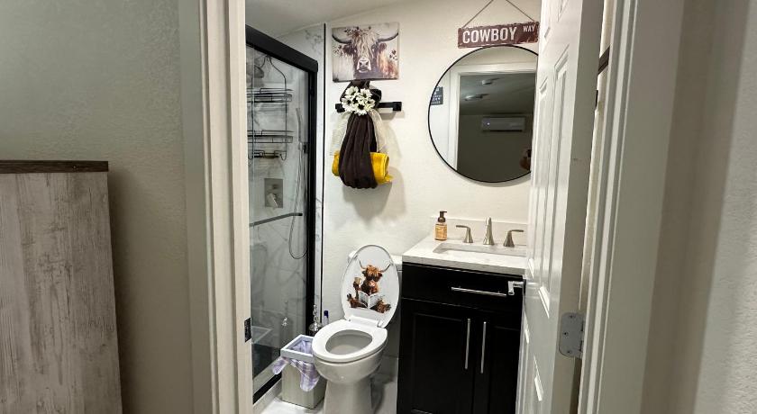 킹맨 (AZ) Historical downtown getaway with two master bedrooms! Great for two couples or coworkers 2성급 숙소 전망
