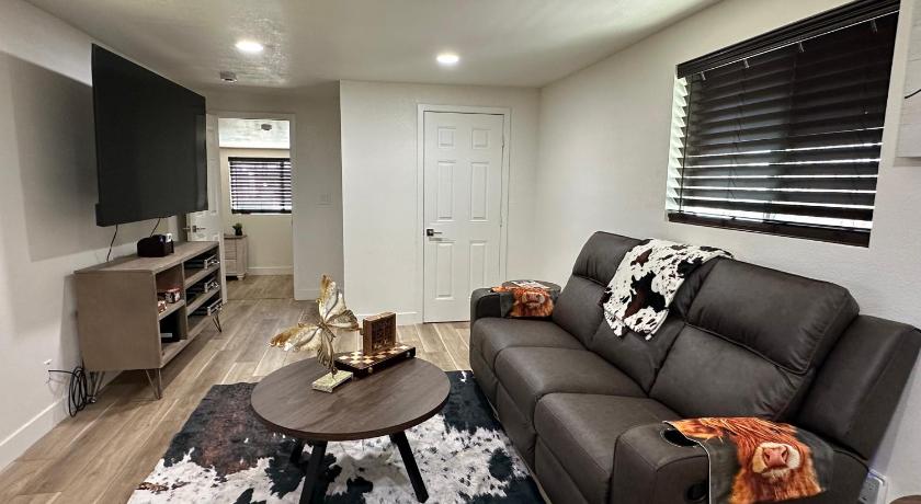 킹맨 (AZ) Historical downtown getaway with two master bedrooms! Great for two couples or coworkers 2성급 숙소 전망