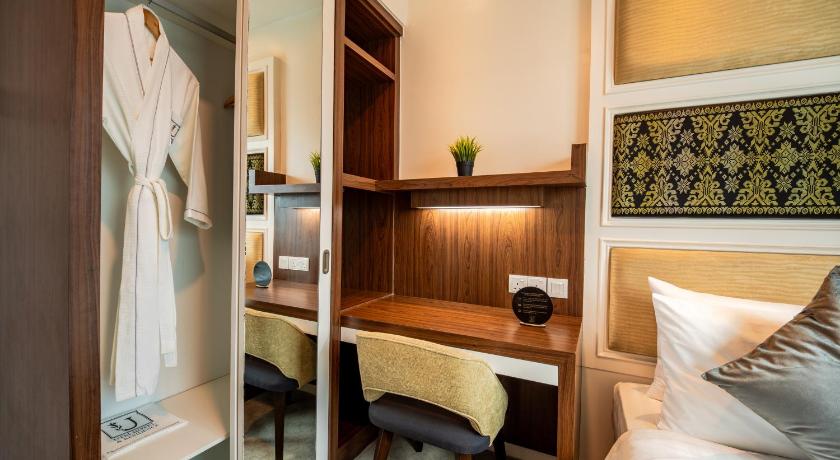 Image of Executive Suite with Balcony 14