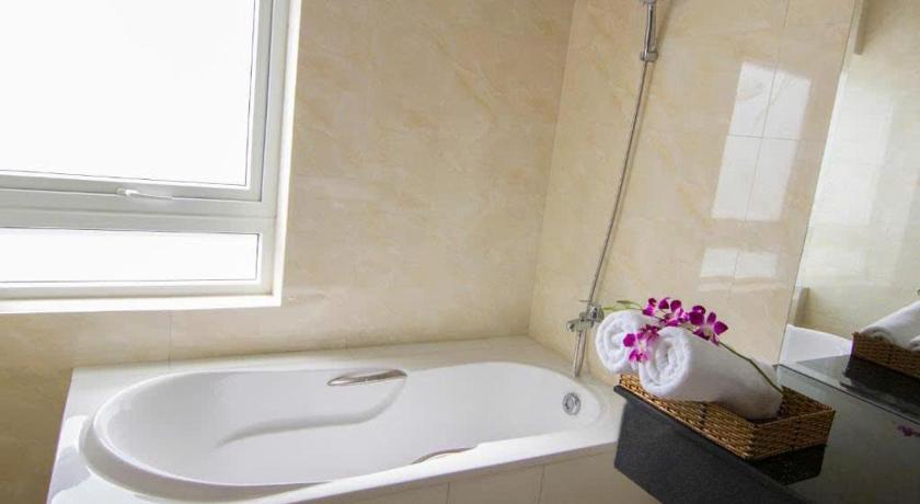 Image of King Suite with Ocean View 16