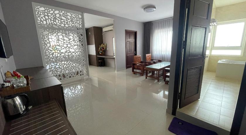 Image of King Suite with Ocean View 17