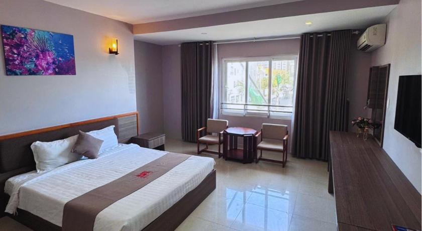 Image of Suite with City View 13