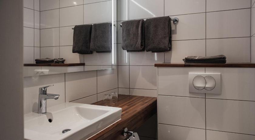 Image of Suite 15