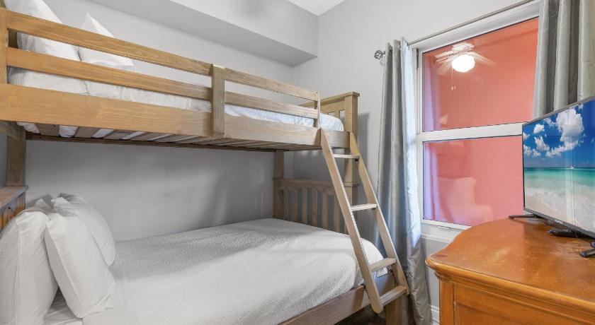 Image of Three-Bedroom Apartment 7