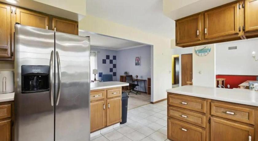 Greencastle (IN) Near Shopping & Dining- The South Bend Bungalow 4-Star Accommodation view