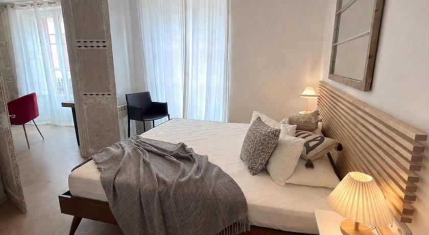 CaL QuEROL Boutique centre Puigcerda 3-1