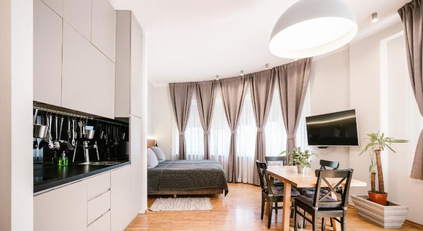 Karlo Main Square Apartments