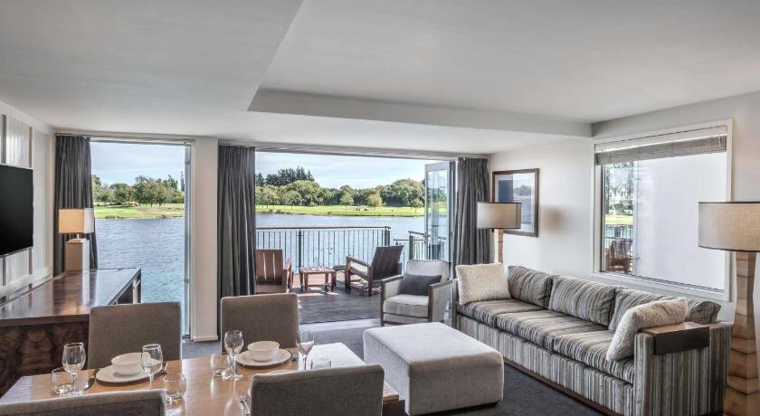 Image of Suite with Lake View 0
