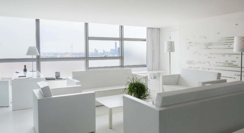 Image of Presidential Suite – 270° Skyline View, Grand King Bed 2