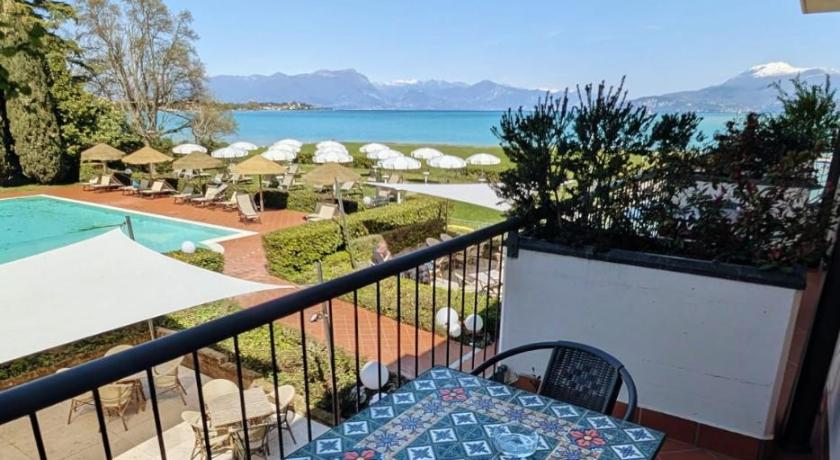Divvietīgs numurs (1&nbsp;gulta) ar skatu uz baseinu (Double Room with Pool View) attēls 3