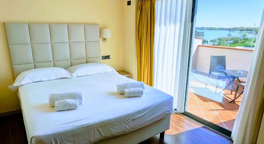 Divvietīgs numurs (1 vai 2 gultas) (Double or Twin Room) attēls 0