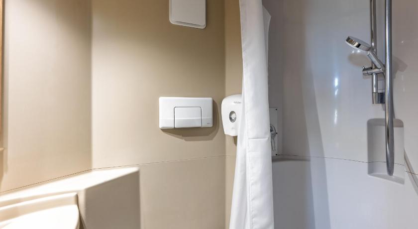 Image of Standard Room - 2 Single Beds 6