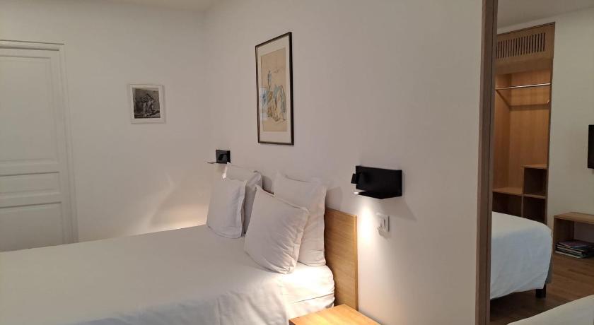 Image of Deluxe Double with Balcony 5