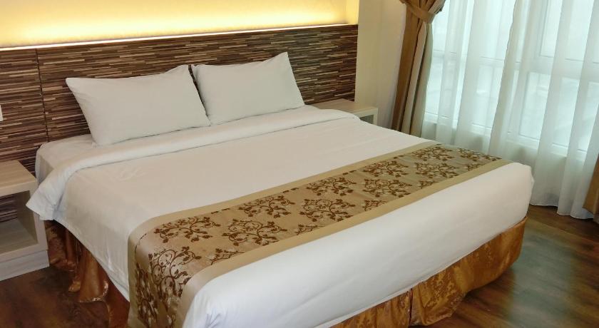 Image of Deluxe King 1