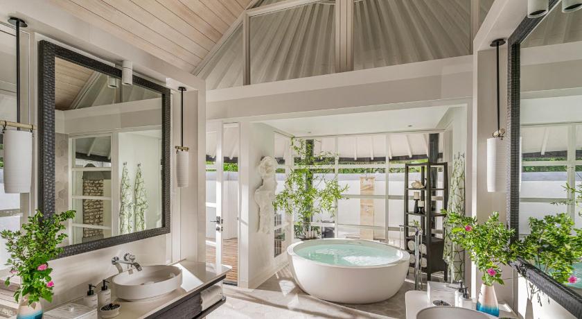 Maldives Island Four Seasons Resort Maldives at Kuda Huraa 5-Star Resort suite